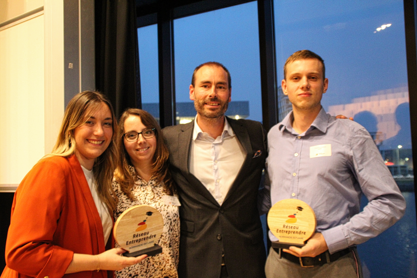 Camille HÉLOIN (Plantcare), Amélie GIRARD (PlantCare), Julien DERUDDER (Président), Hugo PASQUALINI (VAPAS) ©Réseau Entreprendre® Normandie Estuaire