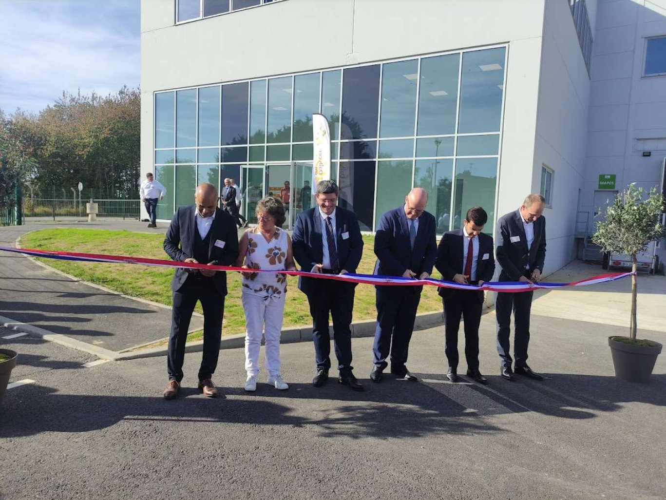 Cette inauguration officielle du nouveau lieu de stockage s’est déroulée en présence des investisseurs Belges, du sous-préfet, du député et de Colette Carrier, maire de Faverolles.