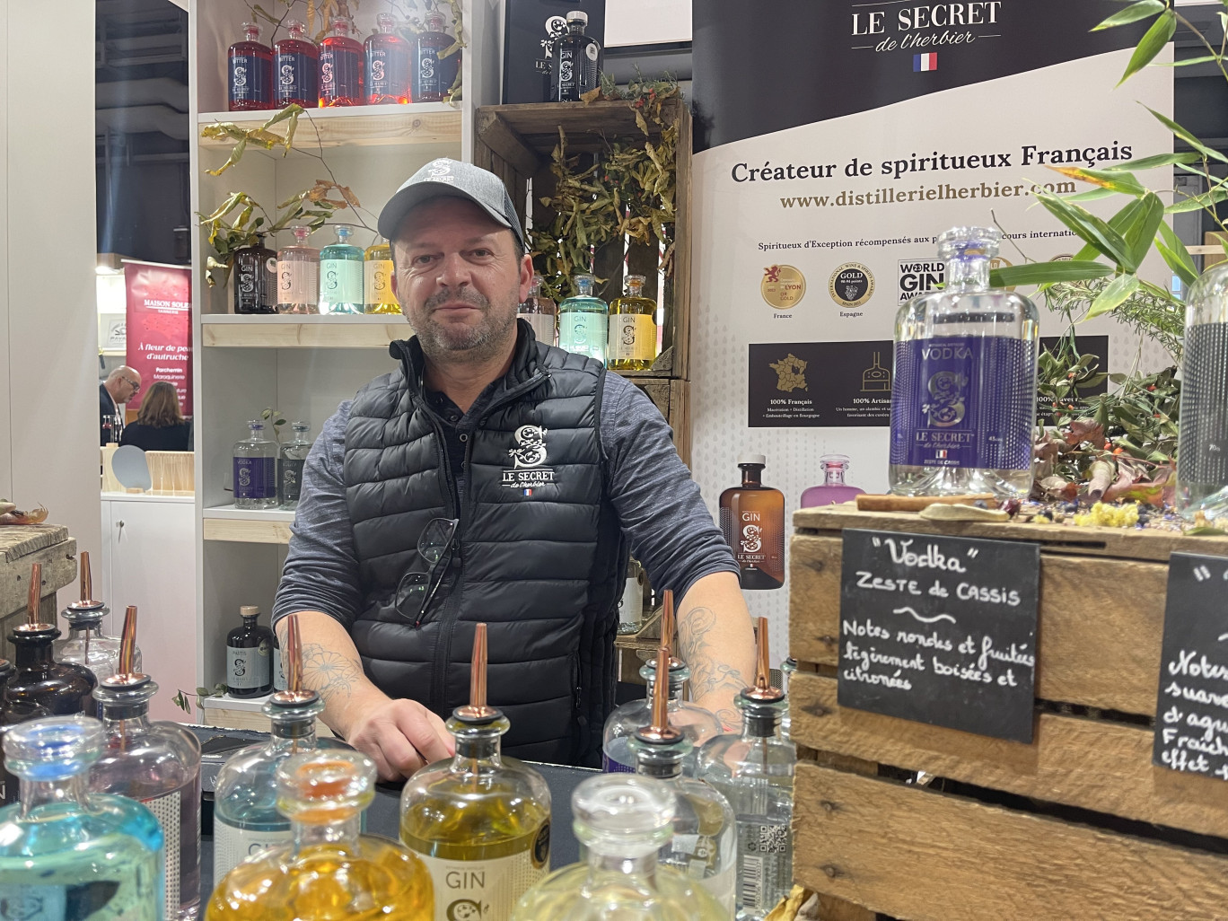 Le créateur de spiritueux Cyril Guyon produit 9 000 bouteilles de gin à l’année. (Aletheia Press/C. De Martino)