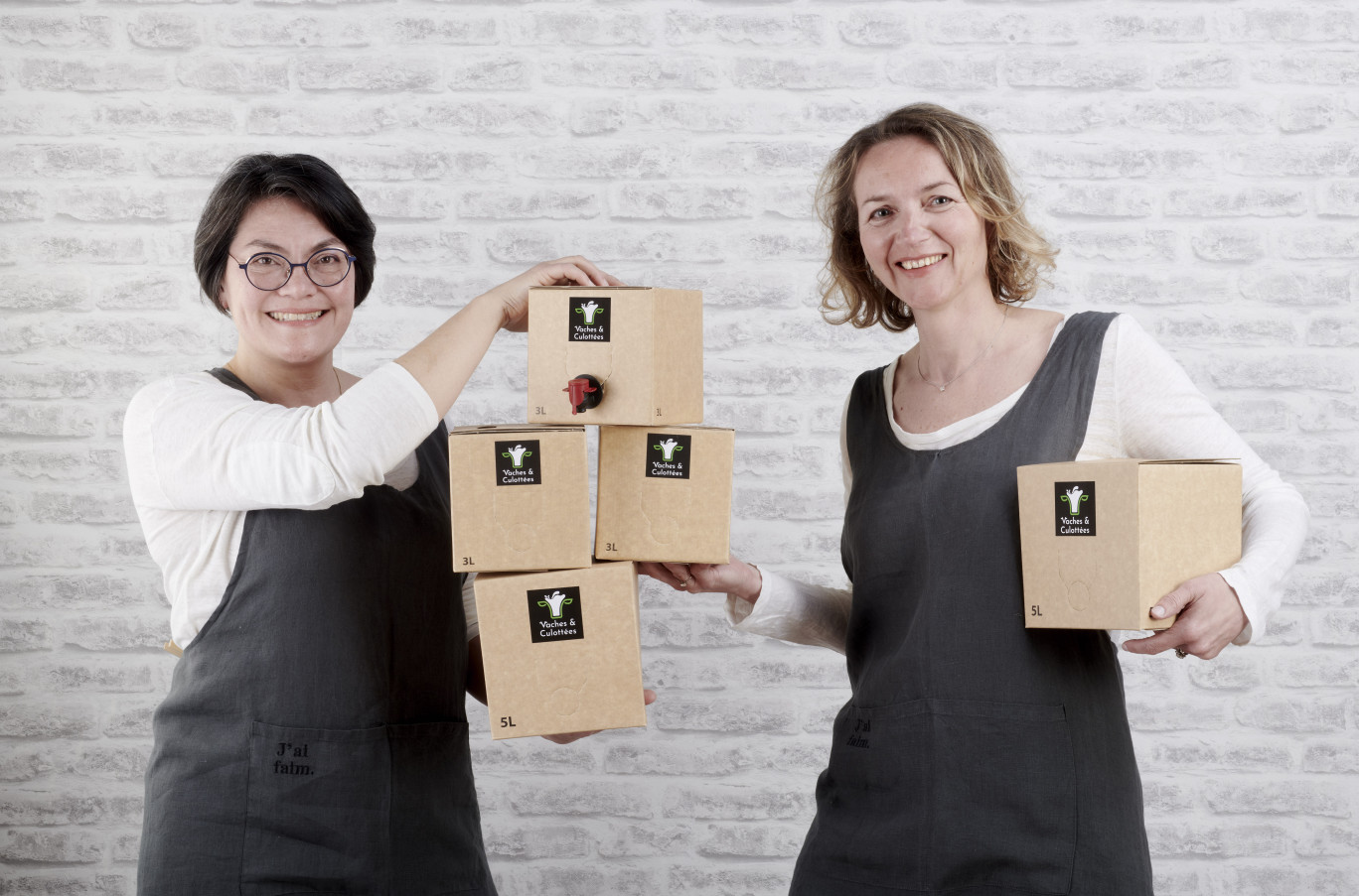 Dominique Archambaud et Stéphanie Fleckinger, co-fondatrices de Vaches et Culottées, veulent ramener du goût dans les produits laitiers avec un produit plus naturel. (© Vaches et culottées)