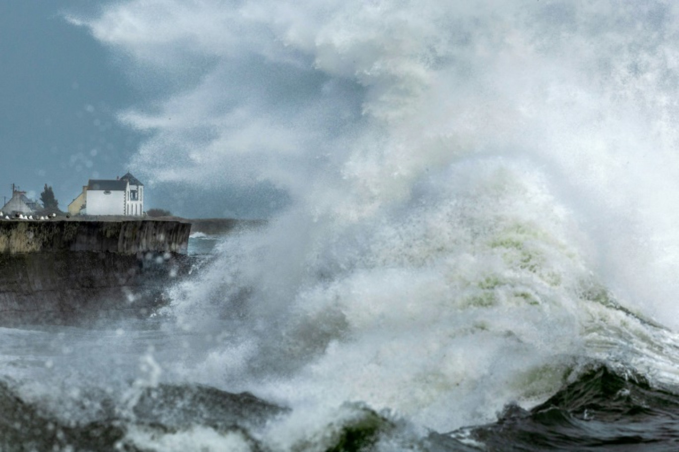 Dès mercredi minuit et jusqu'à jeudi 10h, le Finistère, les Côtes-d'Armor et la Manche seront placés en vigilance rouge vent, soit le niveau maximal d'alerte © Fred TANNEAU