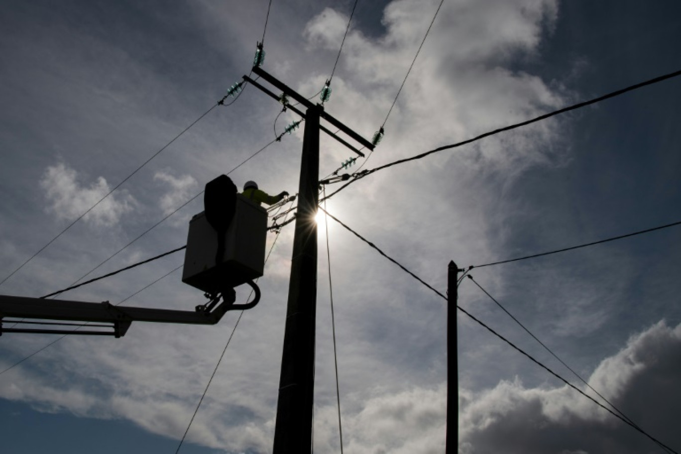 Un salarié d'Enedis, mobilisé dans le cadre de la Force d’intervention rapide de l’électricité à Pont-Aven en Bretagne à la suite du passage de la tempête Ciaran, est décédé dans un accident © Loic VENANCE