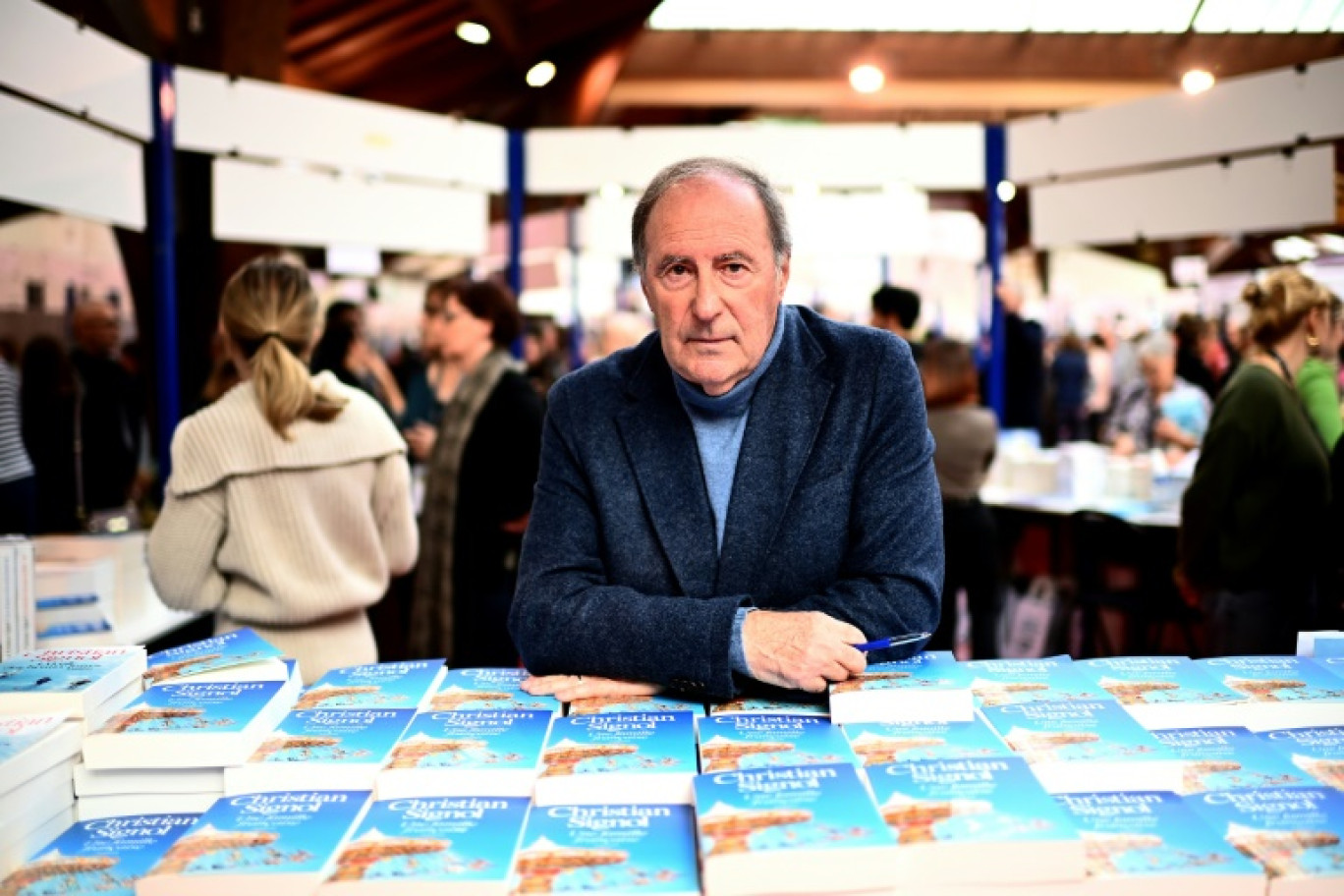 L'écrivain Christian Signol à la Foire du Livre de Brive, à Brive-la-Gaillarde en Corrèze, le 10 novembre 2023 © Christophe ARCHAMBAULT