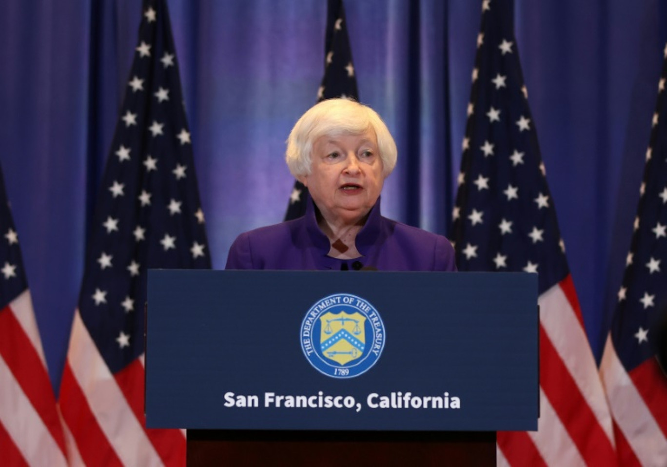 La secrétaire américaine au Trésor Janet Yellen parle lors d'une conférence de presse après sa rencontre avec le  vice-Premier ministre chinois He Lifeng à San Francisco le 10 novembre 2023 © JUSTIN SULLIVAN