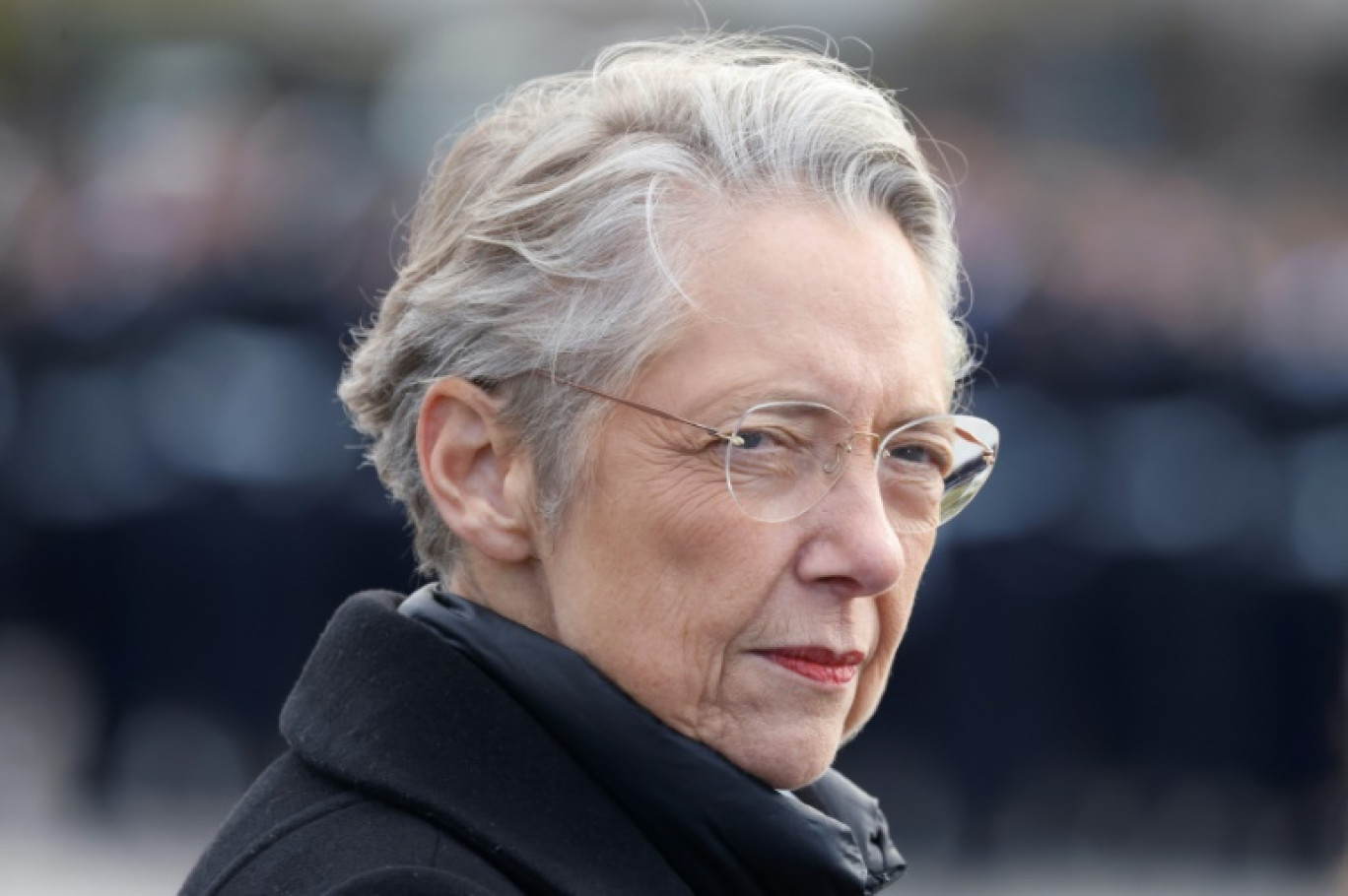 Elisabeth Borne lors de la cérémonie devant la tombe du Soldat inconnu, sous l'Arc de triomphe à Paris, le 11 novembre 2023 © Ludovic MARIN