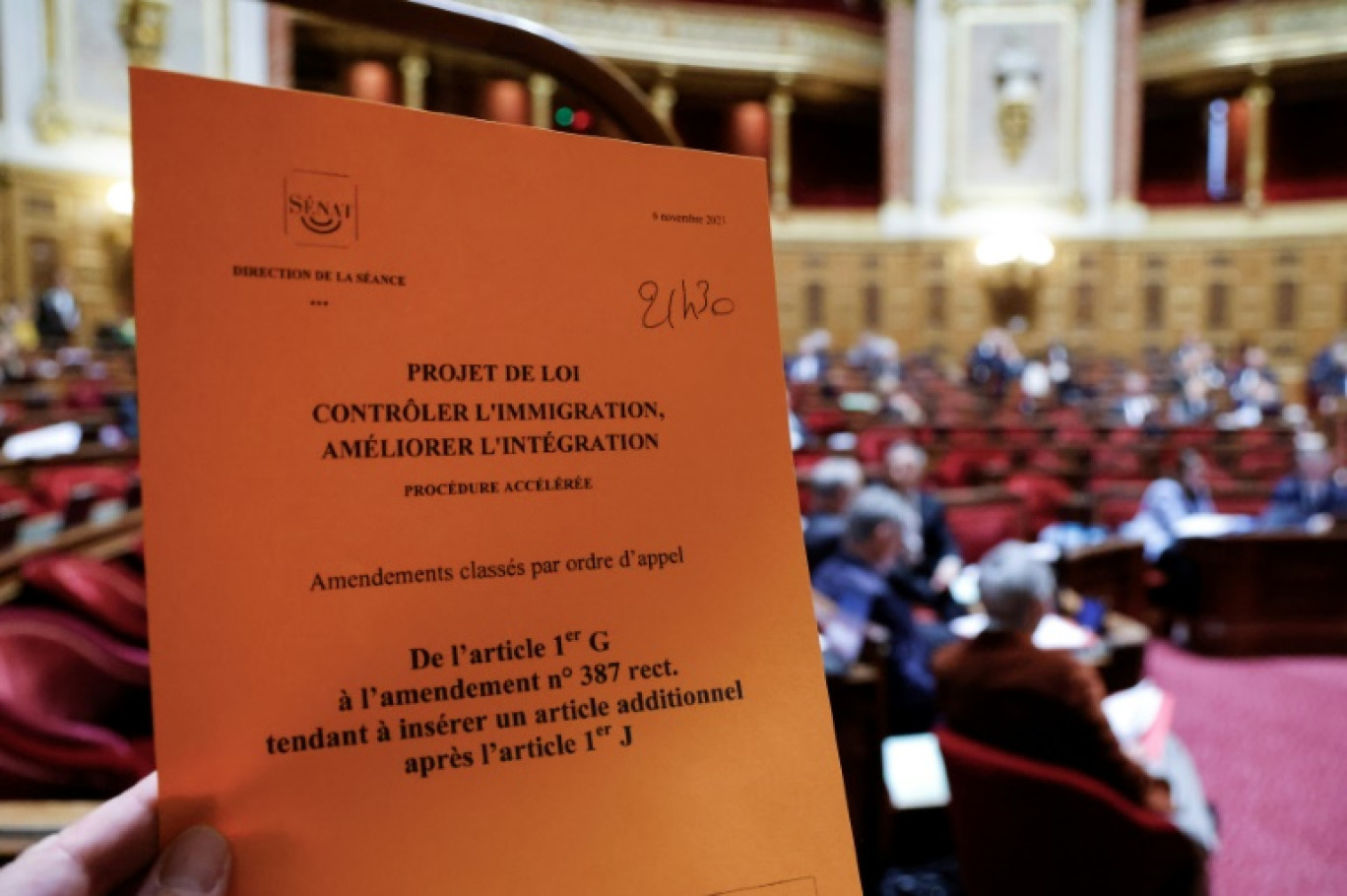 L'ordre du jour de la séance lors des débats sur le projet de loi immigration au Sénat, le 7 novembre 2023 à Paris © Ludovic MARIN