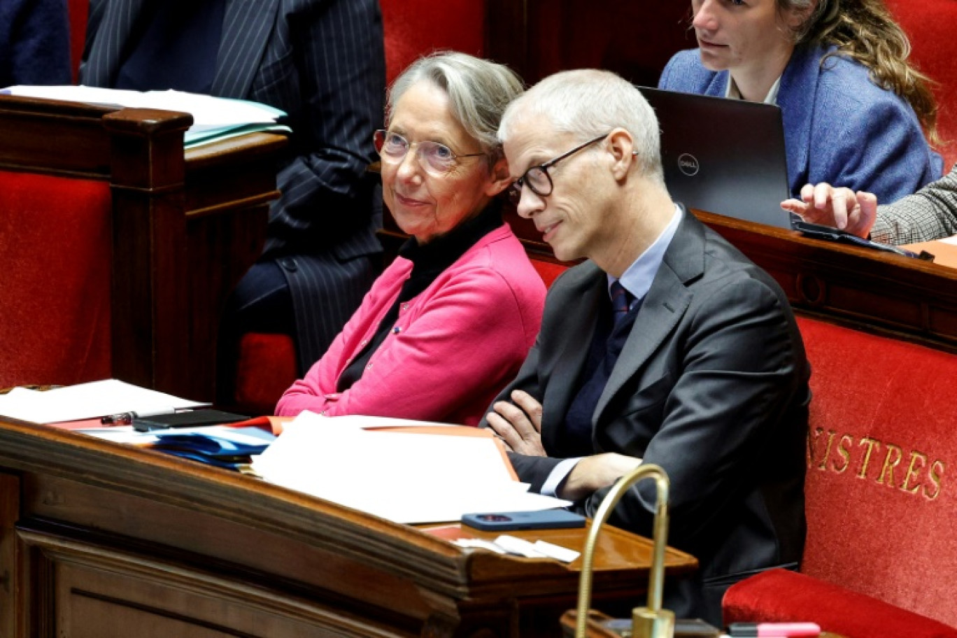 La Première ministre Elisabeth Borne et le ministre des Relations avec le Parlement Franck Riester, le 30 octobre 2023 à l'Assemblée, à Paris © Geoffroy Van der Hasselt