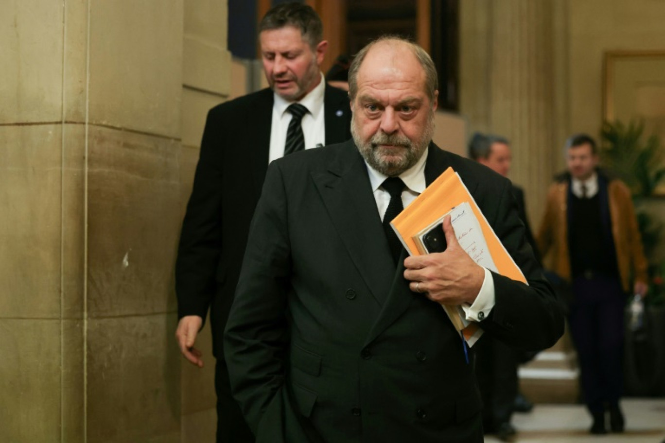 Le garde des Sceaux Eric Dupond-Moretti (C) au palais de justice de Paris le 15 novembre 2023 © Thomas SAMSON