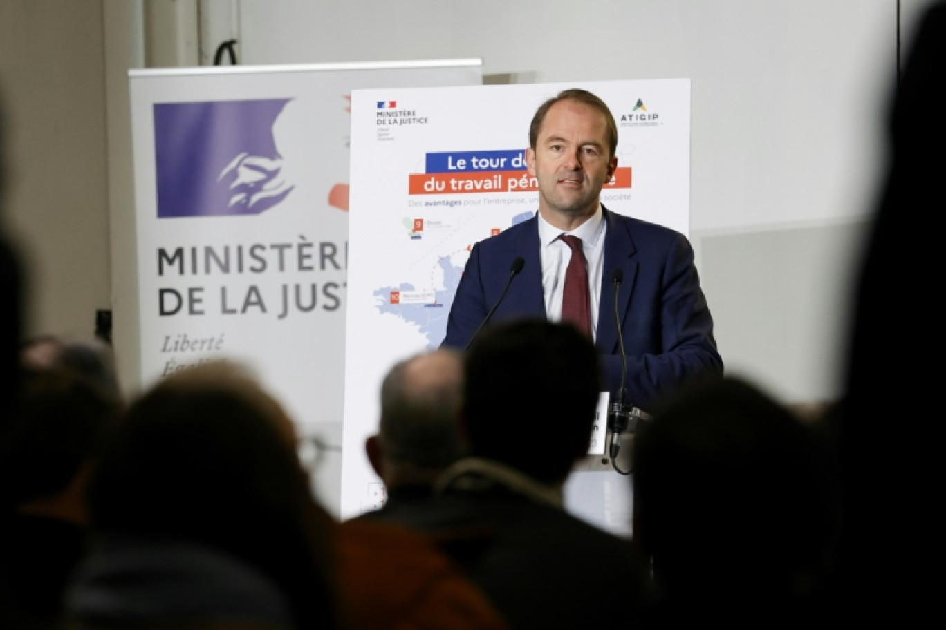 Thibaut Guilluy, haut commissaire à l'emploi depuis 2020, lors d'une visite à la prison de Bois d'Arcy (Yvelines) le 4 avril 2023 © Geoffroy VAN DER HASSELT