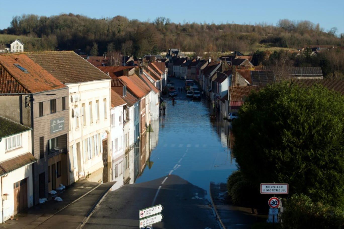 Vue aérienne du village de Neuville-sous-Montreuil, dans le Pas-de-Calais, le 17 novembre 2023 © Charles Caby