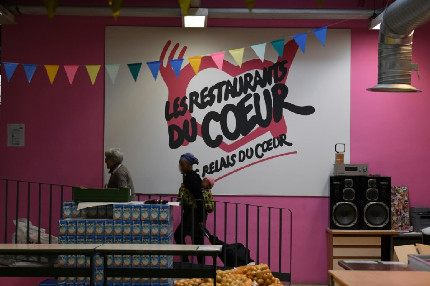 L'association les Restos du Coeur lance  sa 39e campagne de distribution alimentaire et est obligé de réduire le nombre de ses bénéficiaires en raison de difficultés financières © ALAIN JOCARD