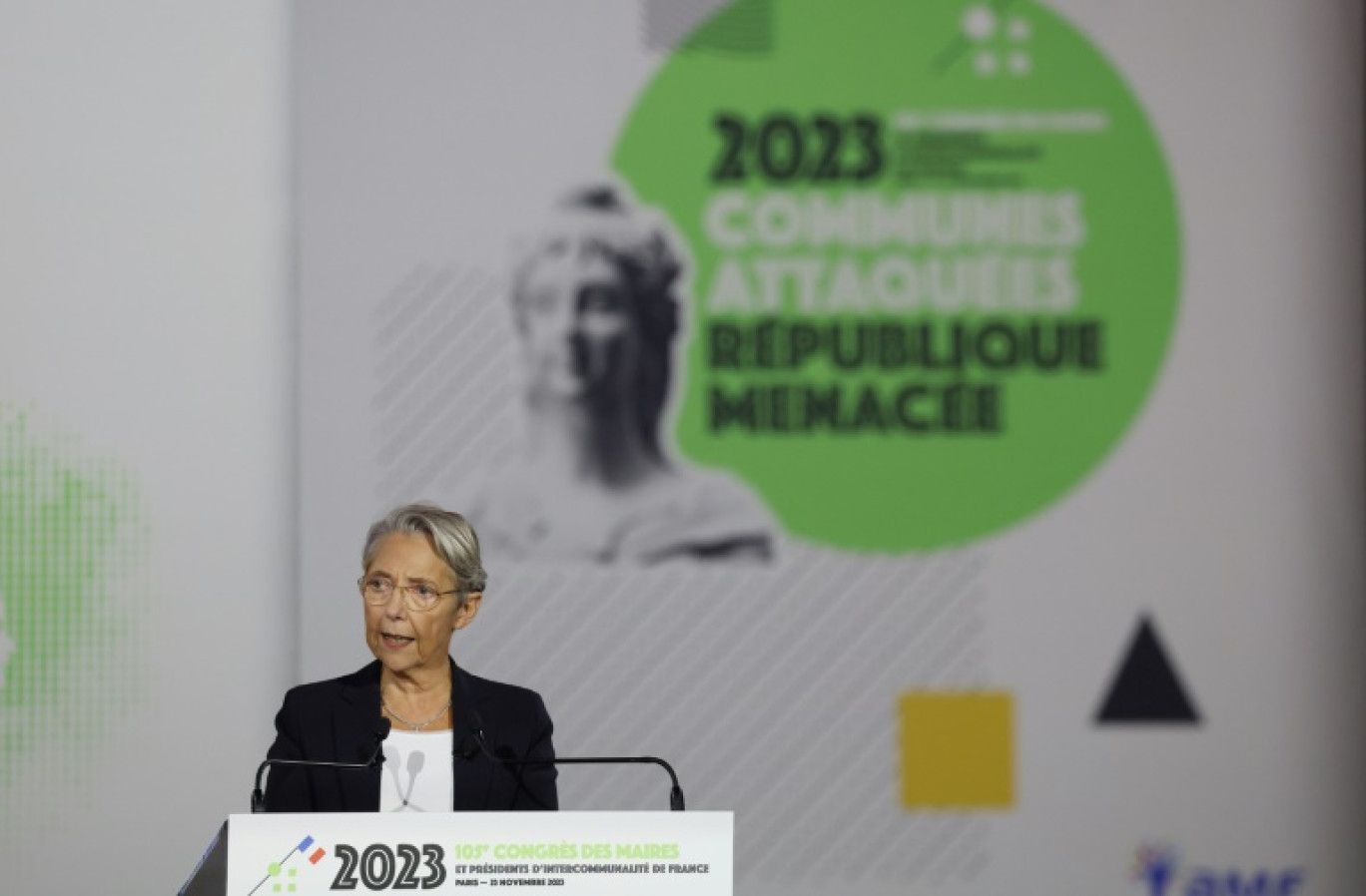 La Première ministre Elisabeth Borne lors de son discours au congrès des maires, à Paris, le 23 novembre 2023 © Alain JOCARD