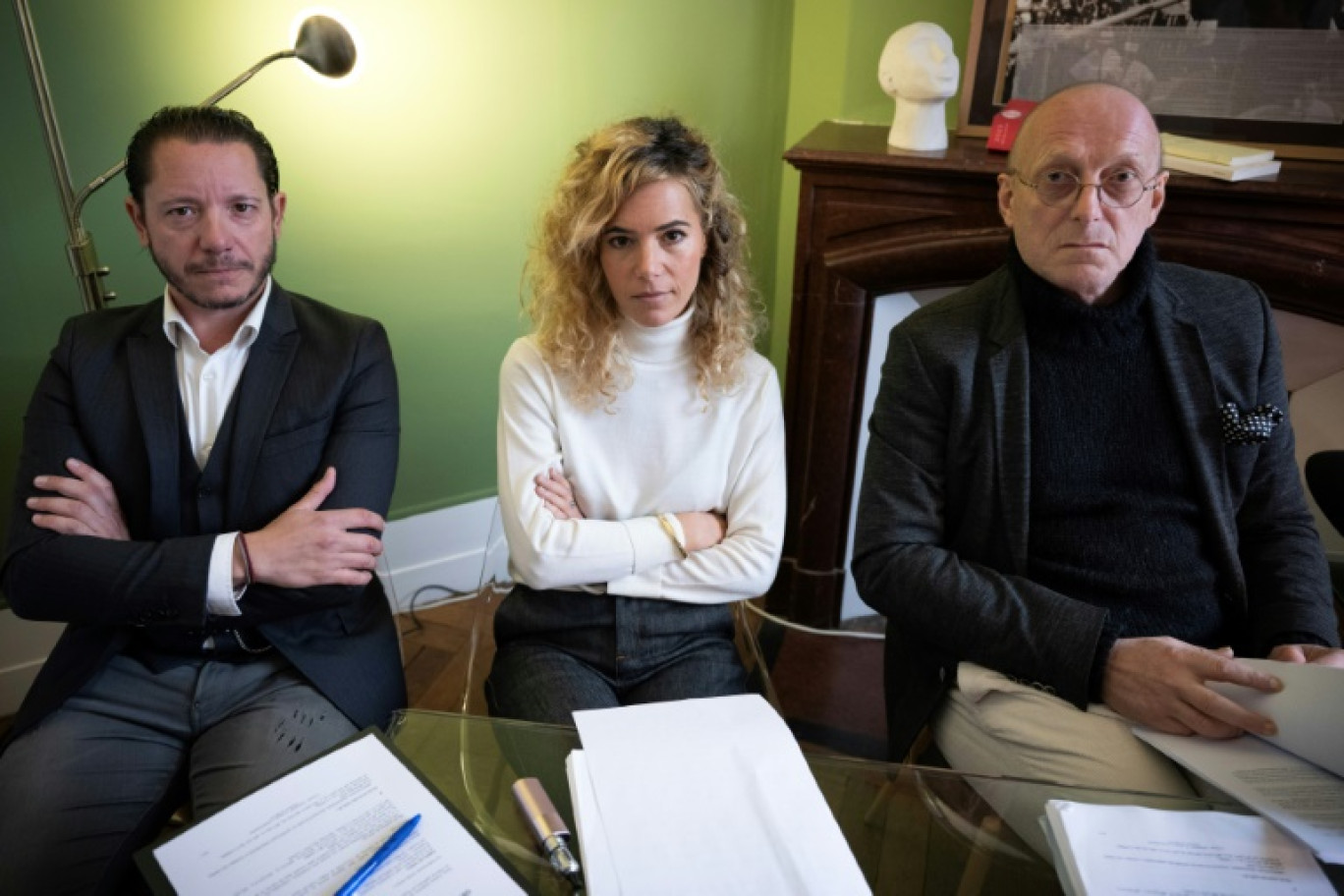 Les avocats de Cédric Jubillar (de G et D) Jean-Baptiste Alary, Emmanuelle Franck et Alexandre Martin lors d'une conférence de presse le 24 novembre 2023 à Toulouse © Lionel BONAVENTURE