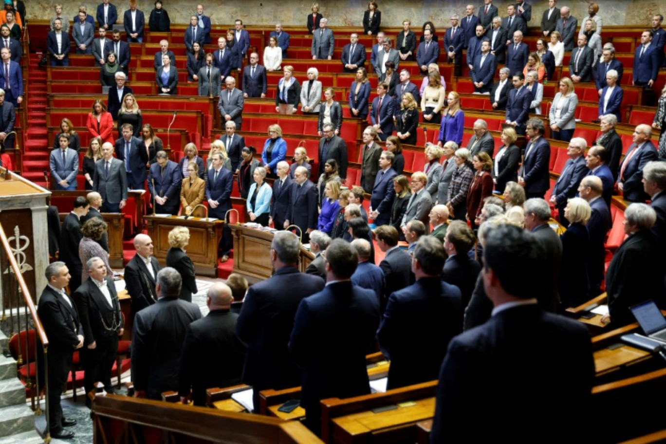 Une minute de silence en hommage au jeune Thomas, poignardé dans la Drôme, à l'Assemblée nationale, le 28 novembre 2023 à Paris © Ludovic MARIN