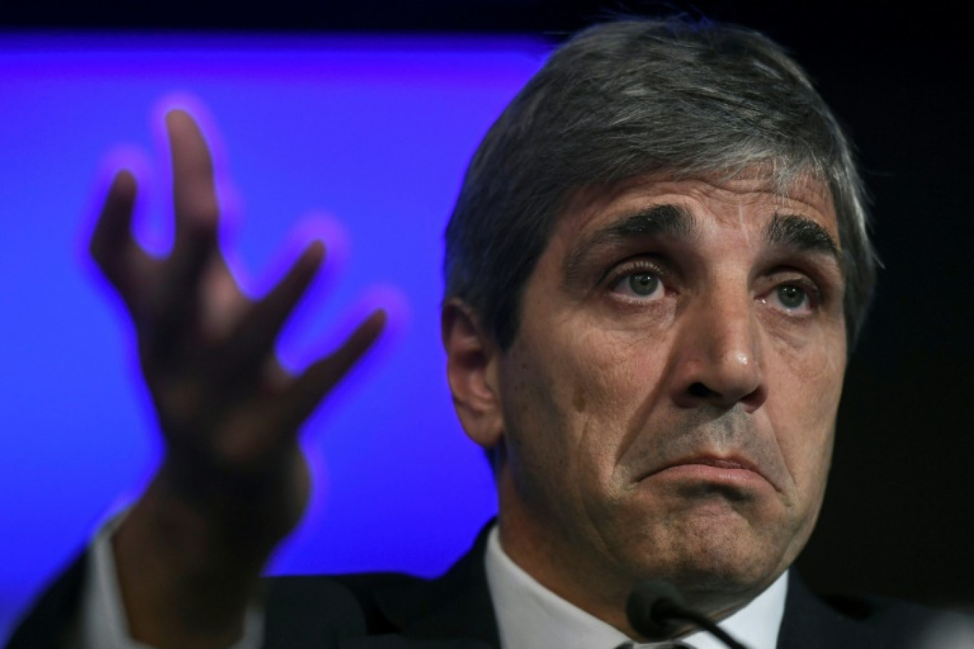 Luis Caputo lors d'une conférence de presse en 2018 à  Buenos Aires © EITAN ABRAMOVICH