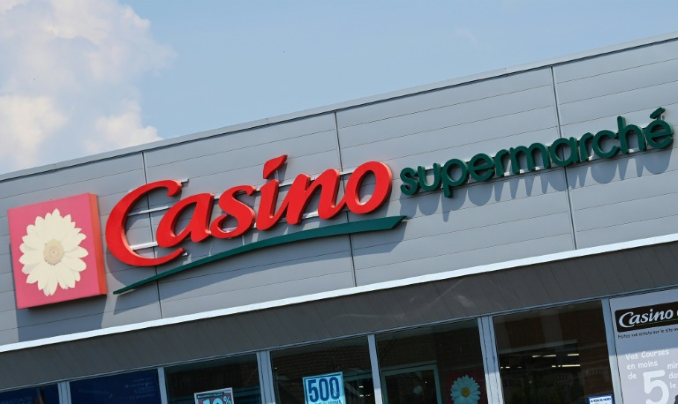 L'éventualité de nouvelles cessions de magasins Casino préoccupe les syndicats, qui craignent un "dépeçage" et se sont rassemblés en intersyndicale © DENIS CHARLET