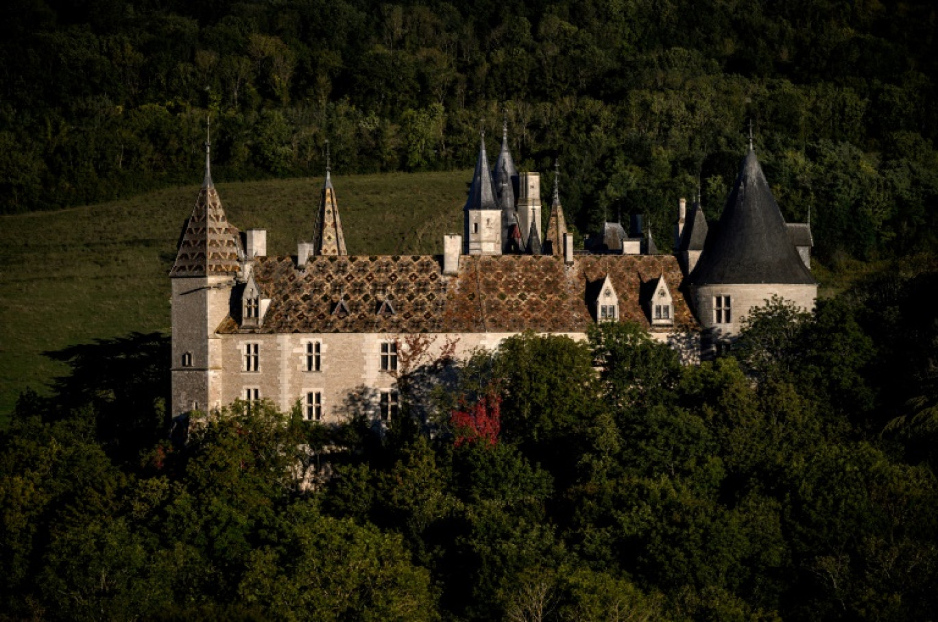 Le château de La Rochepot en Côte d'Or, le 8 octobre 2021 © JEFF PACHOUD