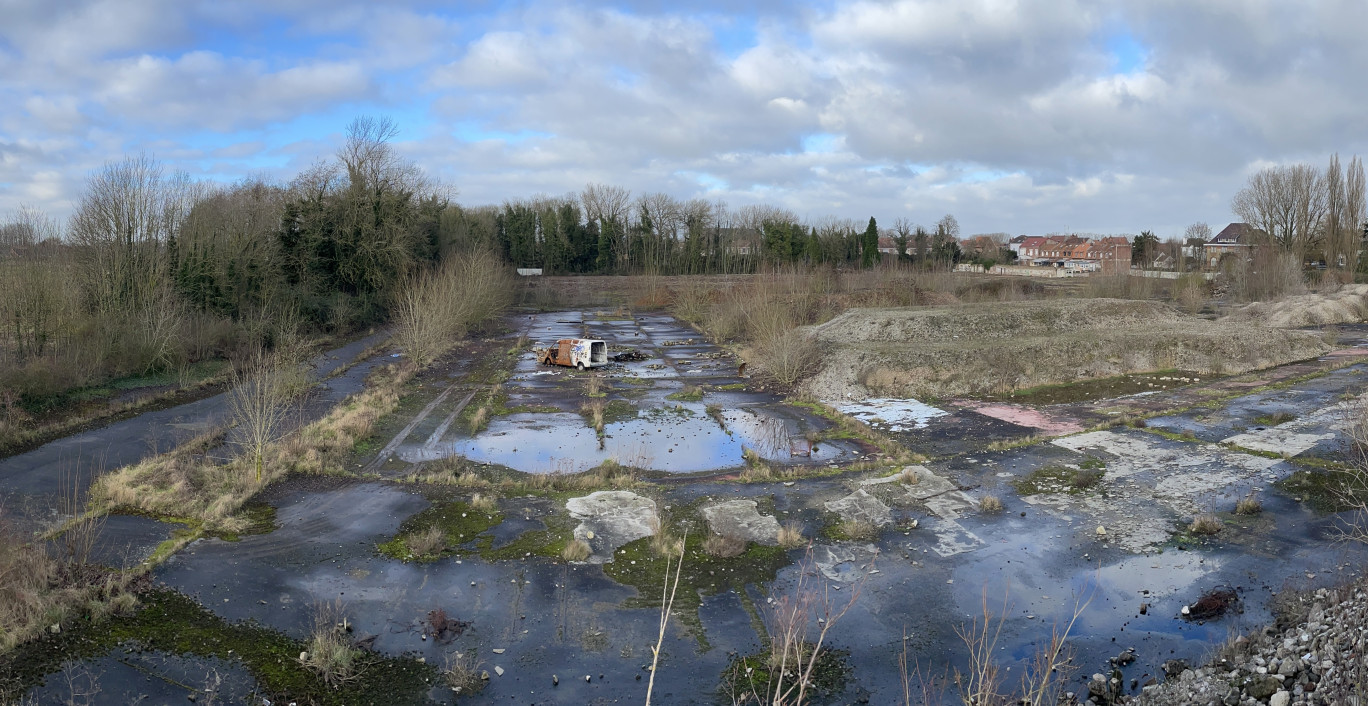 Sur les bords de la Lys, la friche de l’usine textile Jalla-Descamps s’étend sur près de 7,5 hectares. © Atelier MA