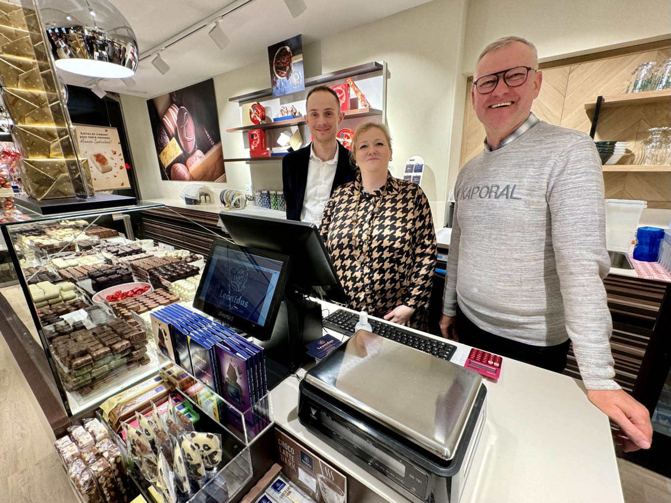 Pascal Lefebvre (à droite) vient d’ouvrir sa boutique avec son équipe.