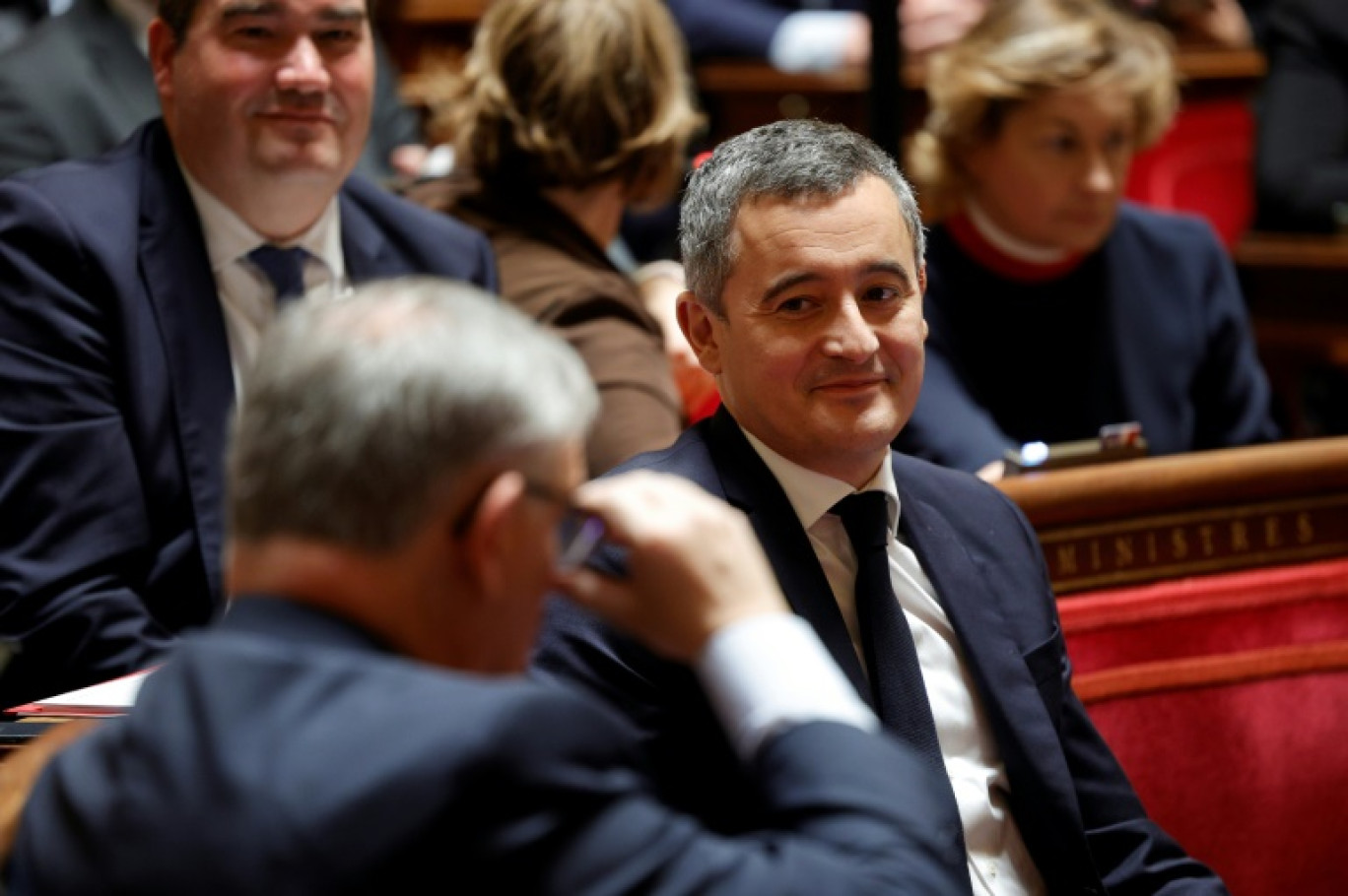 Le ministre de l'Intérieur Gérald Darmanin au Sénat à Paris après l'adoption du projet de loi immigration par les sénateurs, le 14 novembre 2023 © Geoffroy VAN DER HASSELT