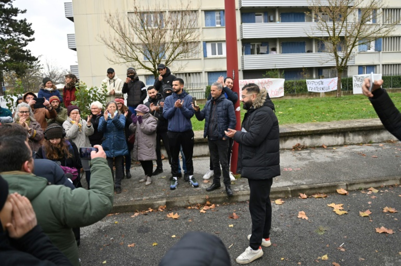 Petite manifestation de "solidarité" après la mort violente de Thomas dans la Drôme et avec les habitants du quartier populaire qui s'estiment ostracisés depuis le drame, le 2 décembre 2023 à Romans-sur-Isère © Sylvain THOMAS