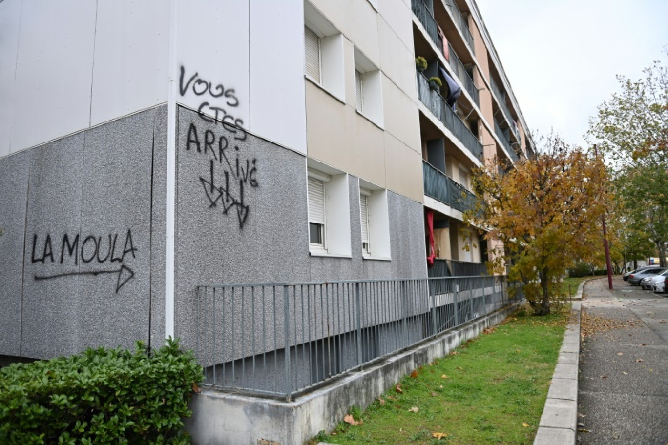 Un immeuble de la cité de la Monnaie, quartier dont seraient issus certains suspects dans l'enquête sur la mort du jeune Thomas, le 2 décembre 2023 à Romans-sur-Isère, dans la Drôme © Sylvain THOMAS