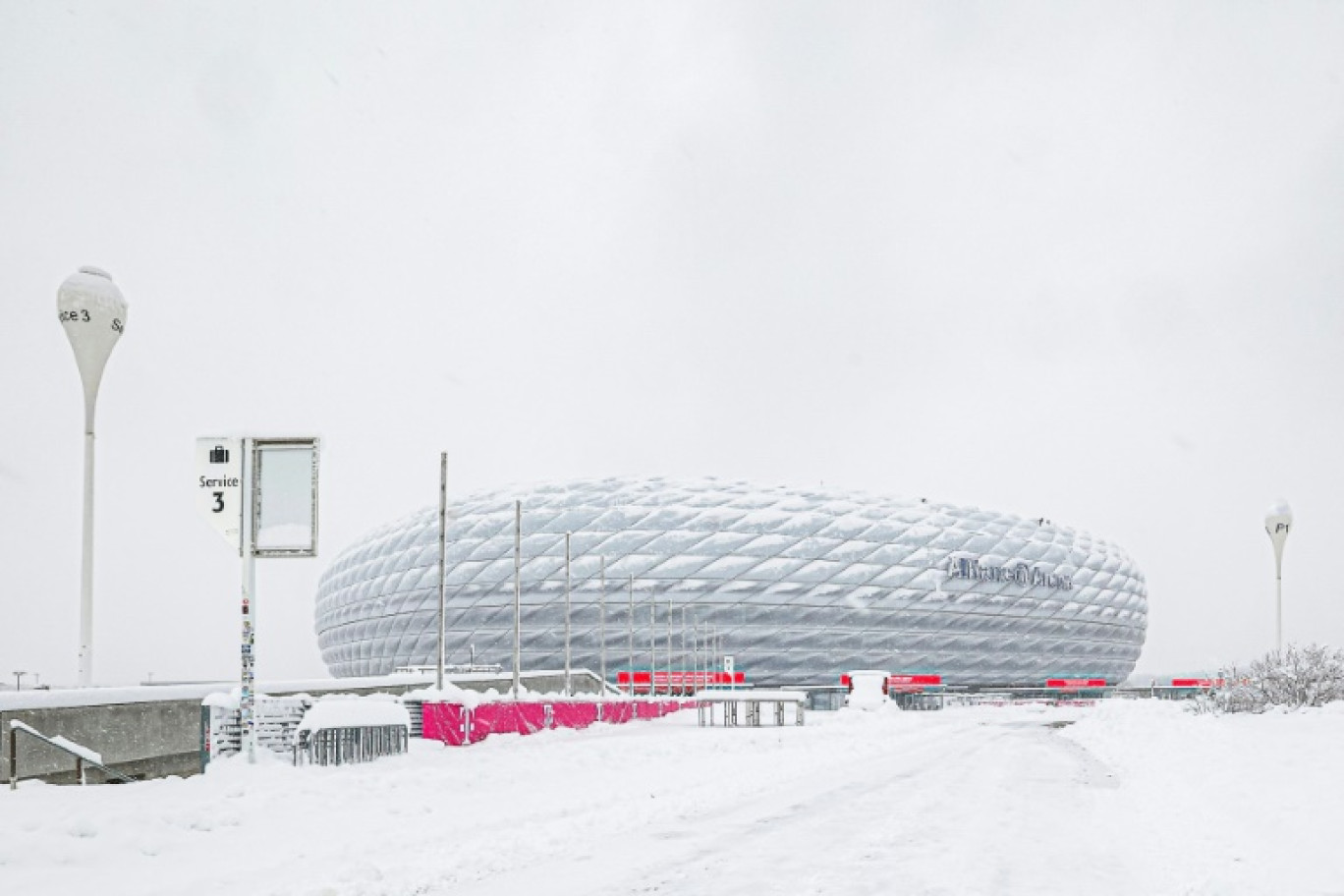 Le stade de l'Allianz Arena fermé pour cause de fortes chutes de neige, le 2 décembre 2023 à Munich, dans le sud de l'Allemagne © Alexandra Beier