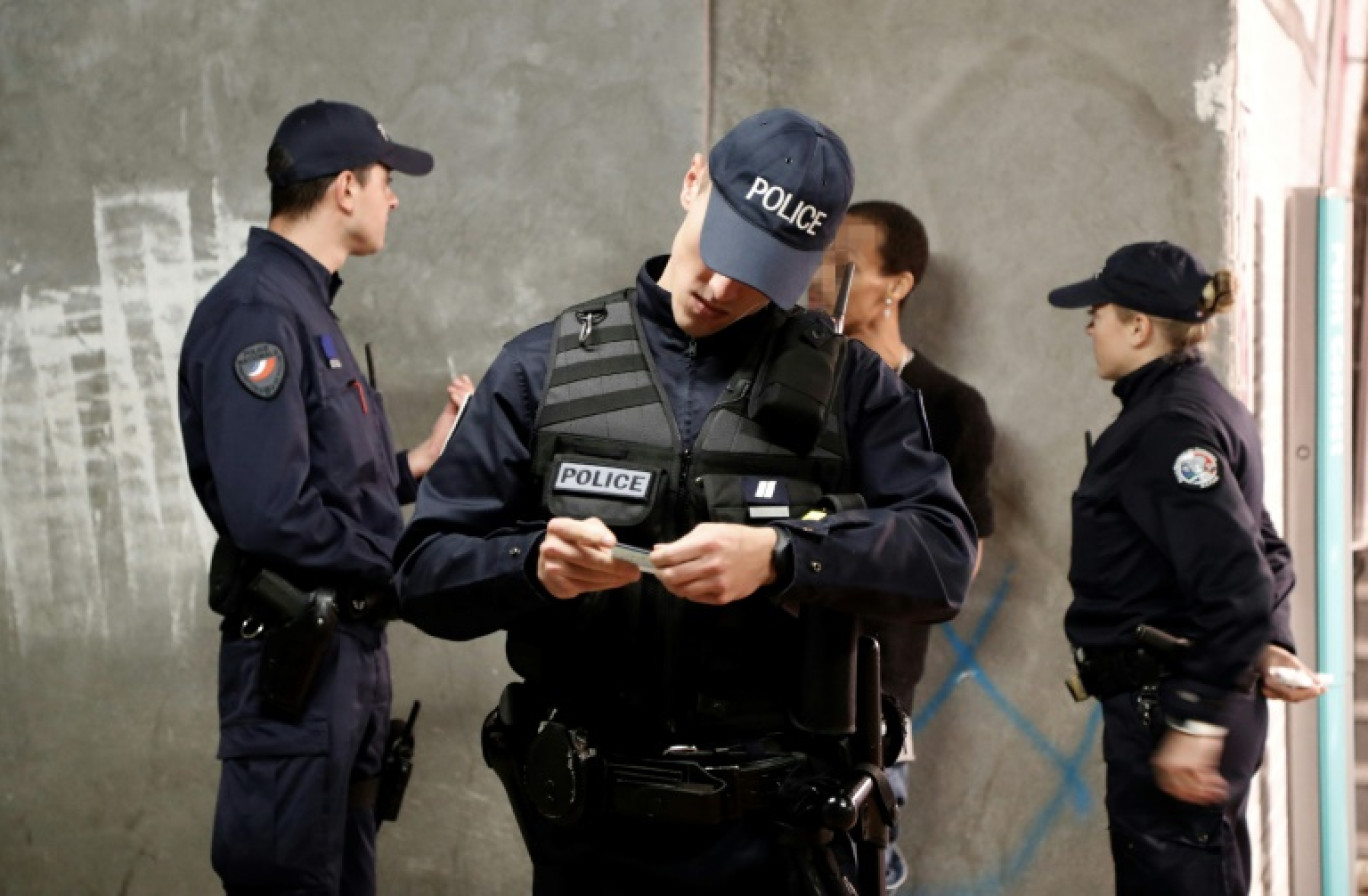 Contrôle de police dans le métro à Paris, le 2 novembre 2016 © FRANCOIS GUILLOT