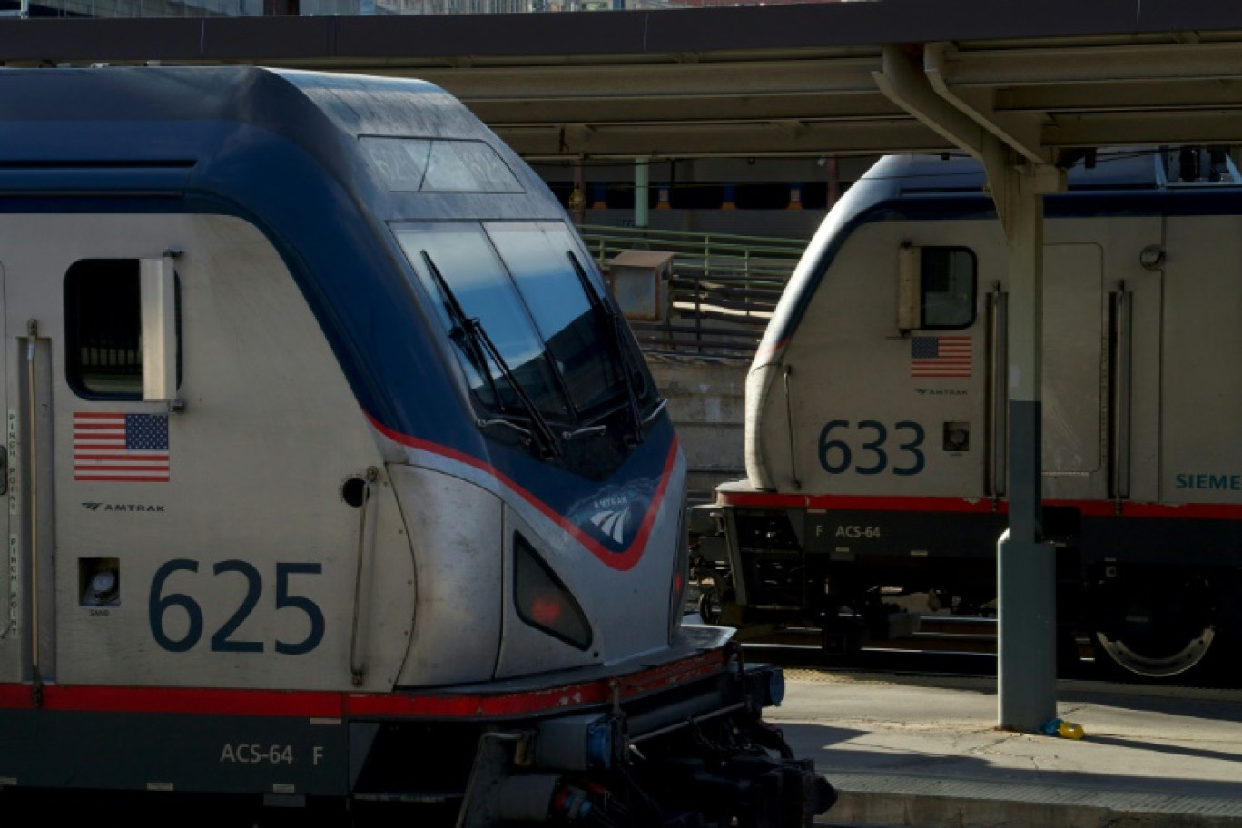 Des locomotives Amtrak à Union Station à Washington, le 28 novembre 2023 © Bastien INZAURRALDE