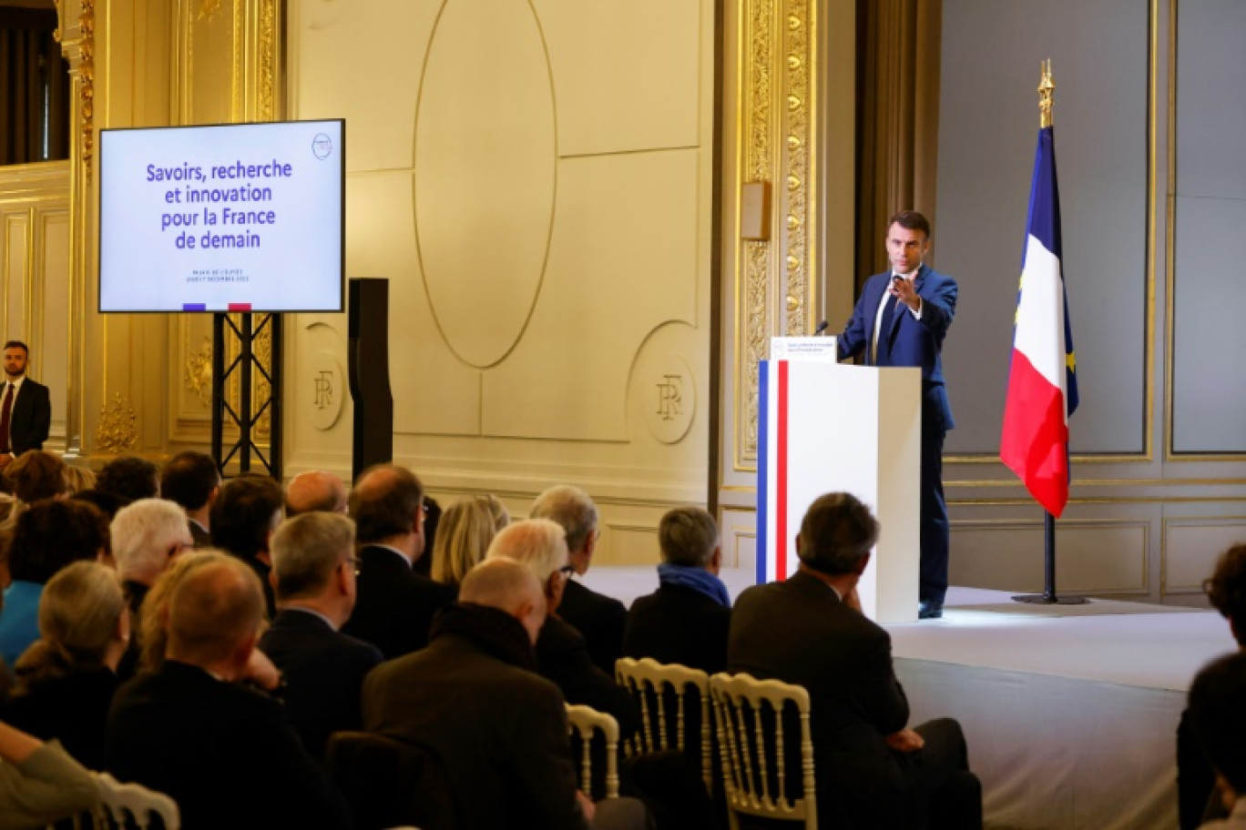 Emmanuel Macron s'exprime à l'Elysée devant plus de 300 membres de la communauté de la recherche scientifique le 7 décembre 2023 © Ludovic MARIN