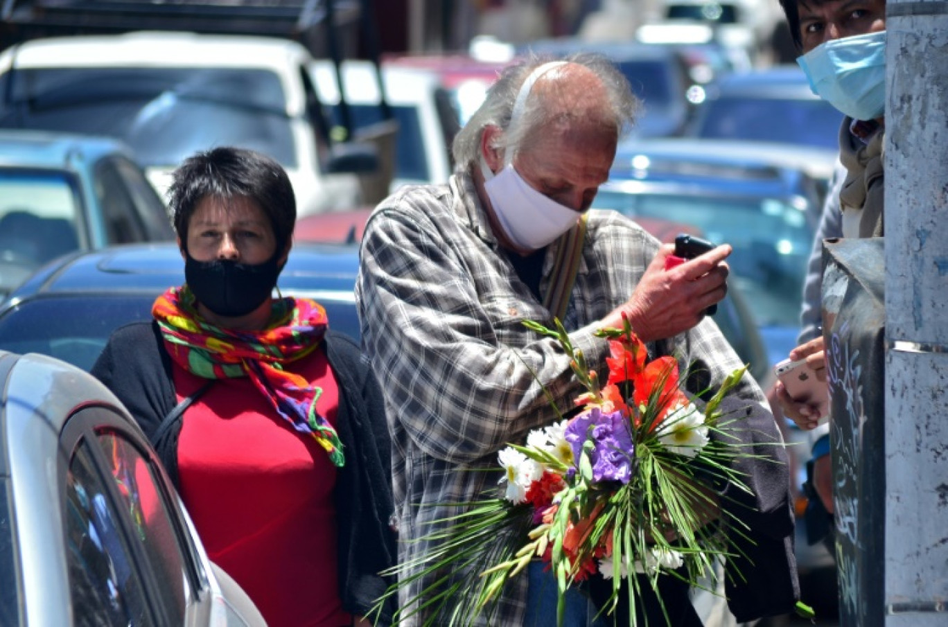 Des proches du Français Benoît Maria, directeur pour le Guatemala de l'ONG Agronomes et Vétérinaires Sans Frontières (AVSF), assistent à ses funérailles à Quetzaltenango, au Guatemala, le 12 août 2020 © Geovanni FLORES