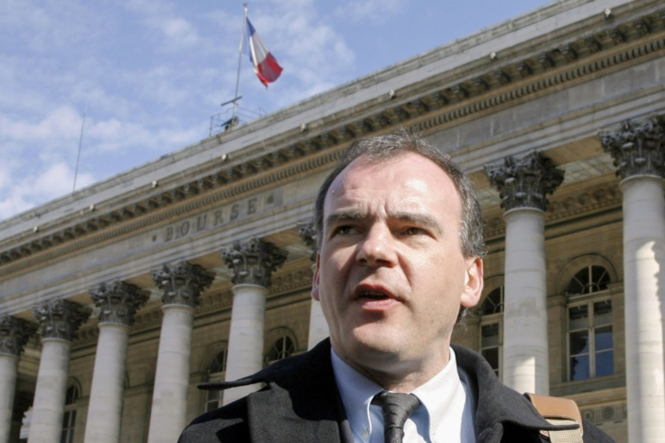 L'éditeur de presse et homme politique Nicolas Miguet, le 10 mars 2007, place de la Bourse à Paris © Bertrand GUAY