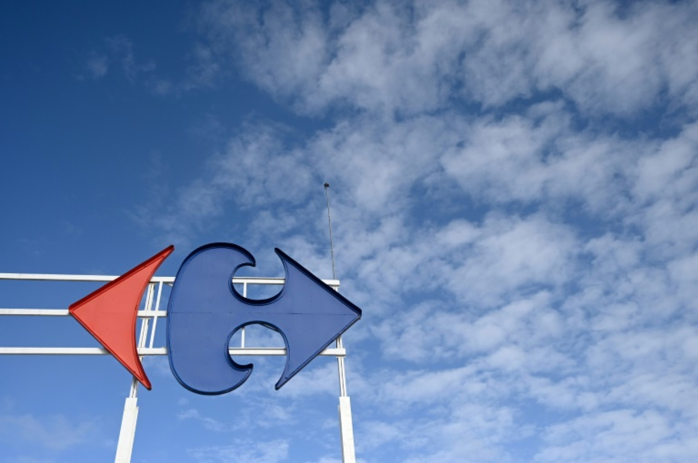 Carrefour a dévoilé vendredi son premier magasin adapté à plusieurs types de handicaps, à Villeneuve-la-Garenne, dans les Hauts-de-Seine, avec un accueil dédié © Damien MEYER