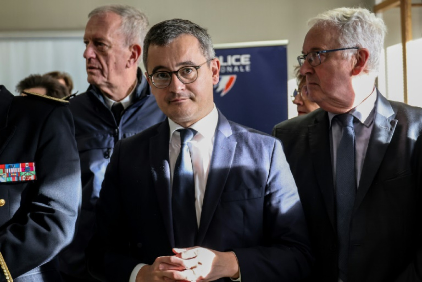 Le ministre de l'Intérieur Gérald Darmanin au commissariat de police de Calais, dans le Pas-de-Calais, le 15 décembre 2023 © Denis Charlet