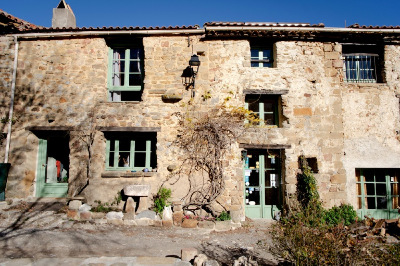 Cette photo prise à Camps sur l'Agly, le 18 décembre 2023, montre le gîte de la Bastide où Alex Batty et son grand-père séjournaient © Matthieu RONDEL