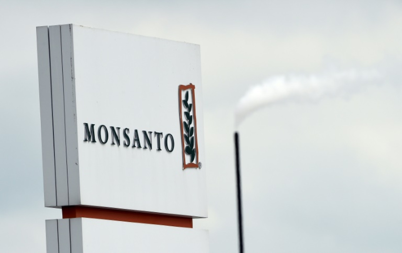 Le groupe Monsanto, filiale du géant allemand Bayer, condamné aux Etats-Unis à verser 857 millions de dollars de dommages-intérêts à des élèves et parents bénévoles d'une école exposés à des PCB (polychlorobiphényles), polluants dits "éternels" © JOHN THYS