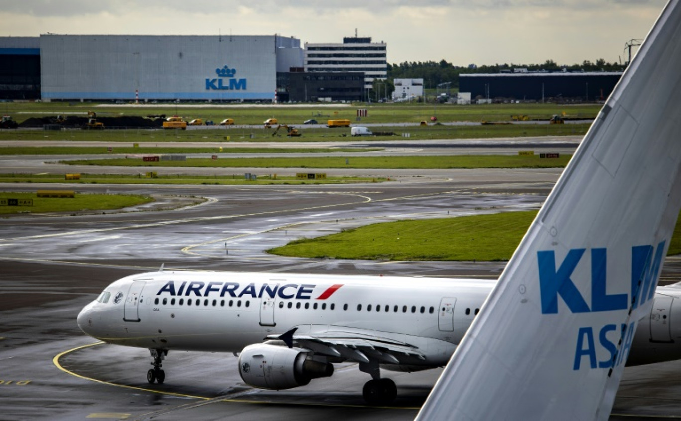 Des avions des compagnies Air France et KLM, sur la tarmac de l'aéroport d'Amsterdam-Schiphol, le 24 mai 2022 © Ramon van Flymen