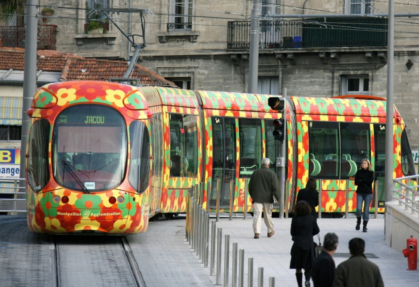 Une rame de la ligne 2 du tramway de Montpellier lors de ses essais avant son inauguration, le 16 décembre 2006 © PASCAL GUYOT