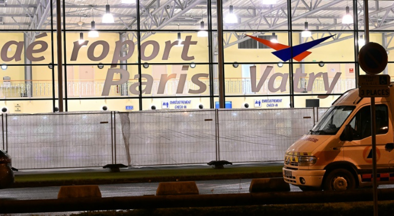 Les vitres bâchées de l'aéroport de Vatry, dans la Marne, le 22 décembre 2023 © FRANCOIS NASCIMBENI