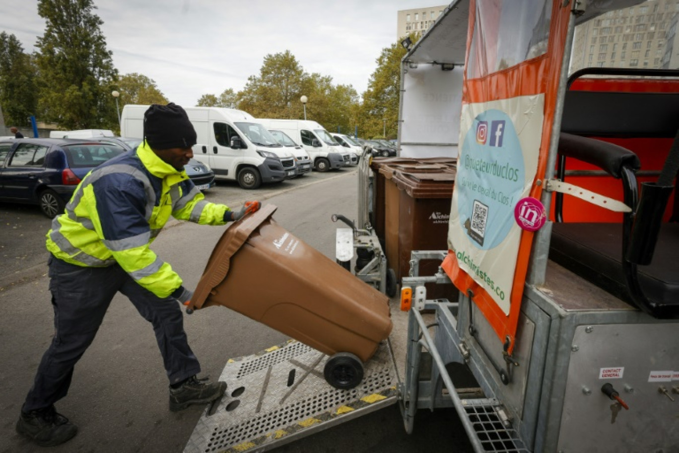 A Stains, au nord de Paris, collecte des déchets alimentaires le 16 octobre 2023 © Geoffroy Van der Hasselt