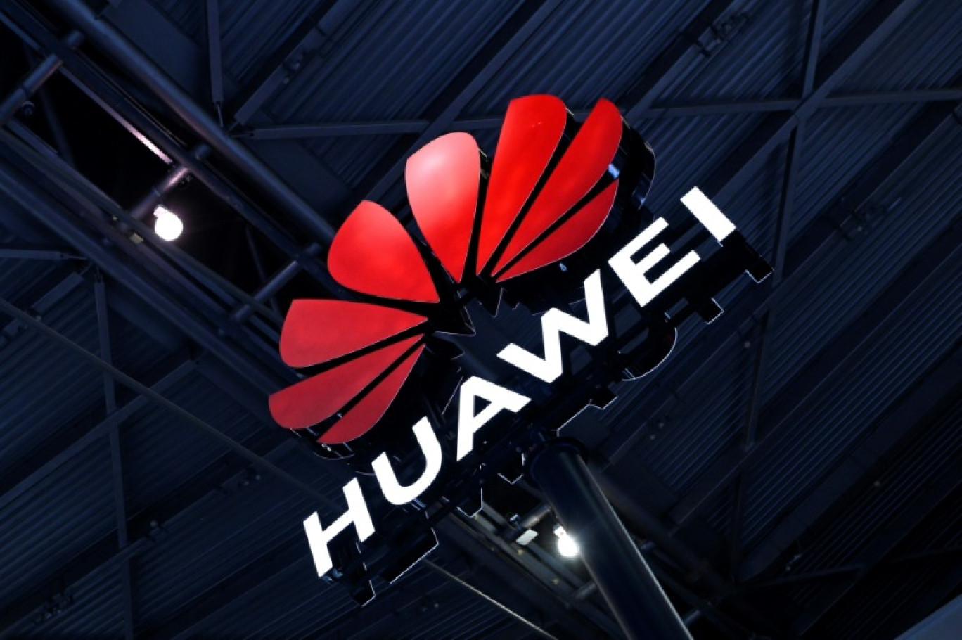 Huawei a assuré avoir "surmonté la tempête" des sanctions américaines, avec un chiffre d'affaires annuel orienté à la hausse et un retour remarqué sur le créneau des smartphones qui interroge sur l'efficacité des restrictions © WANG Zhao