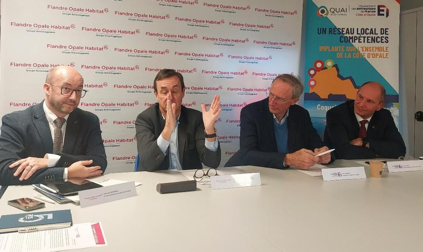 De gauche à droite : Christophe Vanhersel, directeur de Flandre Opale Habitat, Erik Cohidon, président, Thierry Malot, président du Medef Côte d'Opale et Franck Hélias, directeur du Medef Côte d'Opale.