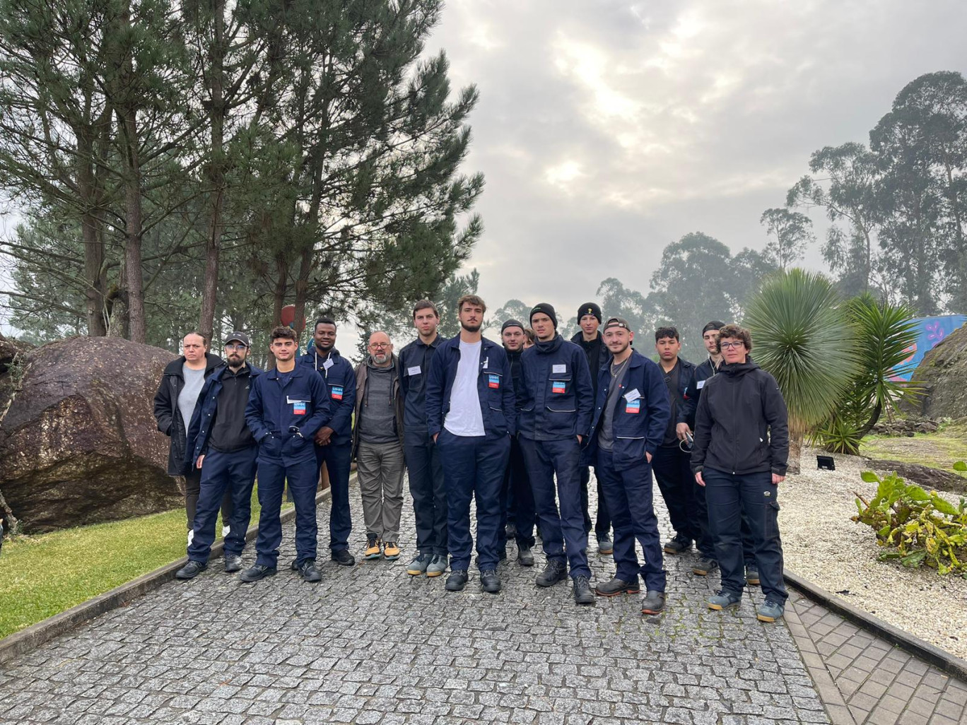 © : Pôle Formation UIMM Lorraine Une quinzaine d’apprentis des sites de Maxéville et Yutz du pôle formation UIMM Lorraine viennent de participer à un projet Erasmus au Portugal.