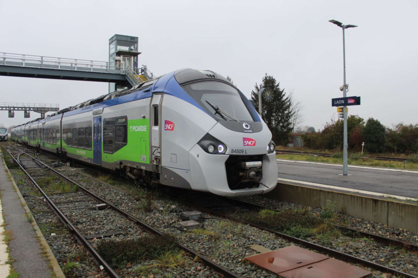 Relier Laon à Hirson par le train ne sera plus possible durant trois ans pour cause de travaux. Des cars de substitution vont être mis en place.