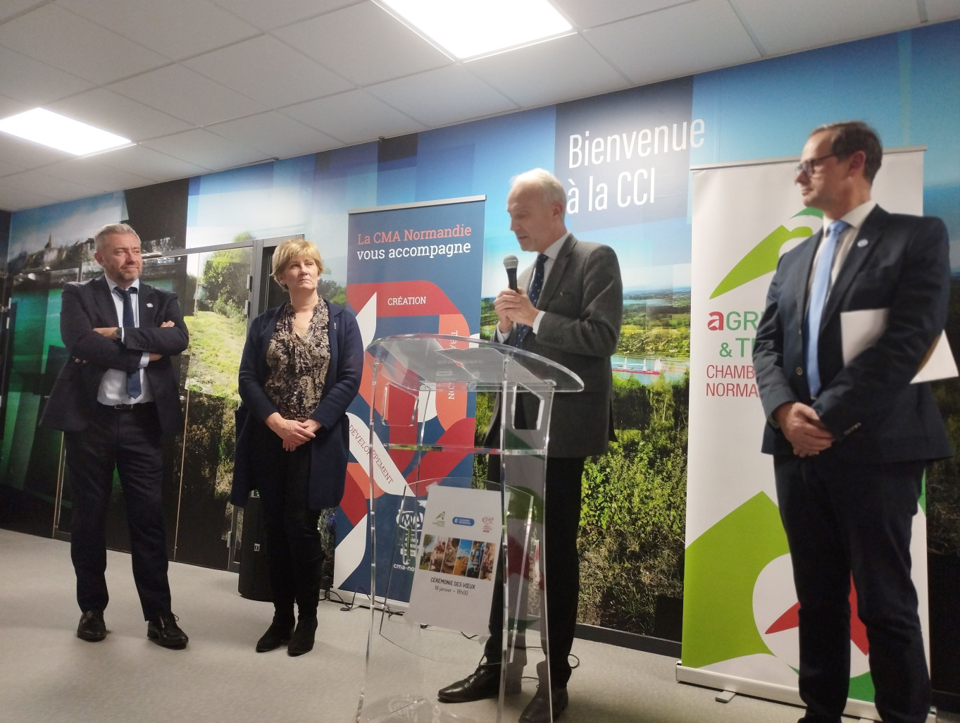 De g. à dr. : Guillaume Dartois (CMA 76), Laurence Sellos (Ch. Agriculture 76), Jean-Benoît Albertini (préfet) et Vincent Laudat (CCI Rouen Métropole). (© Aletheia Press / B.Delabre)