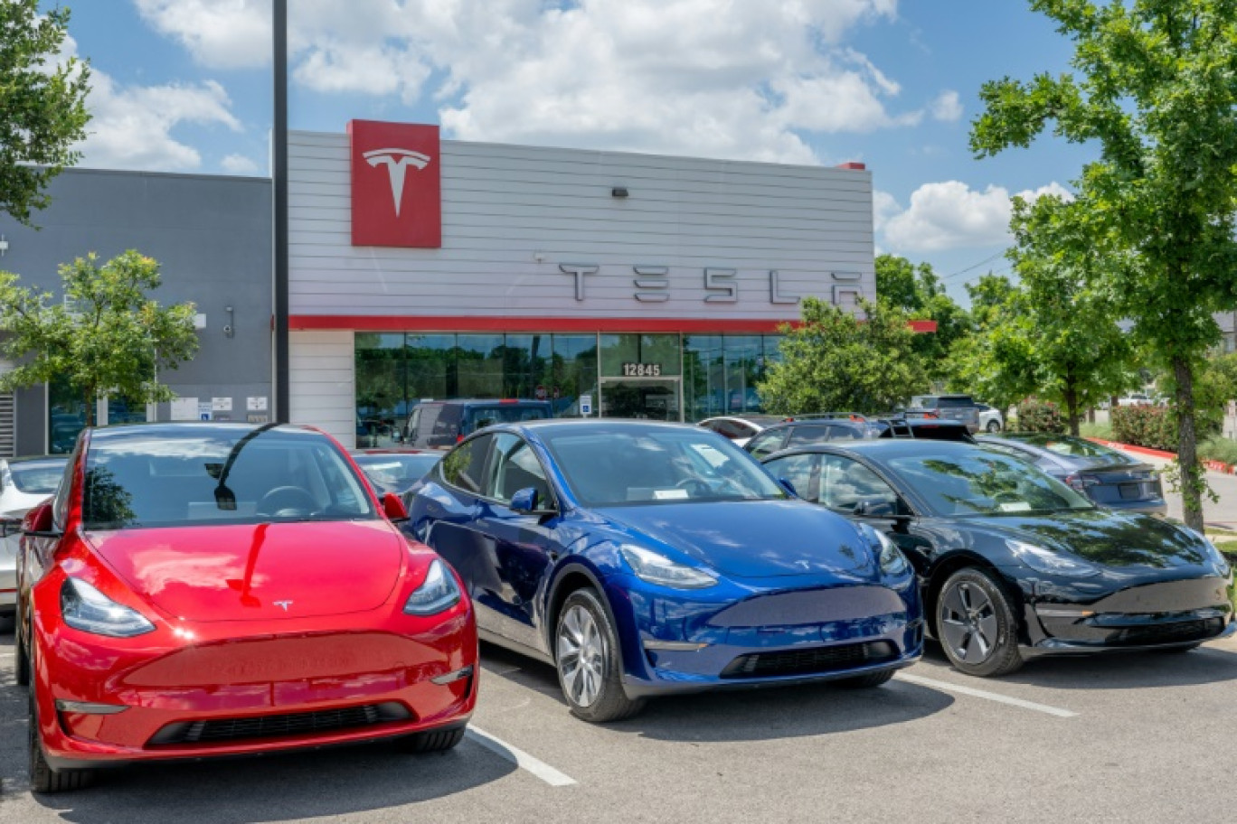 Des voitures Tesla Model Y en vente chez un concessionnaire à Austin, au Texas (Etats-Unis) en mai 2023 © Brandon Bell