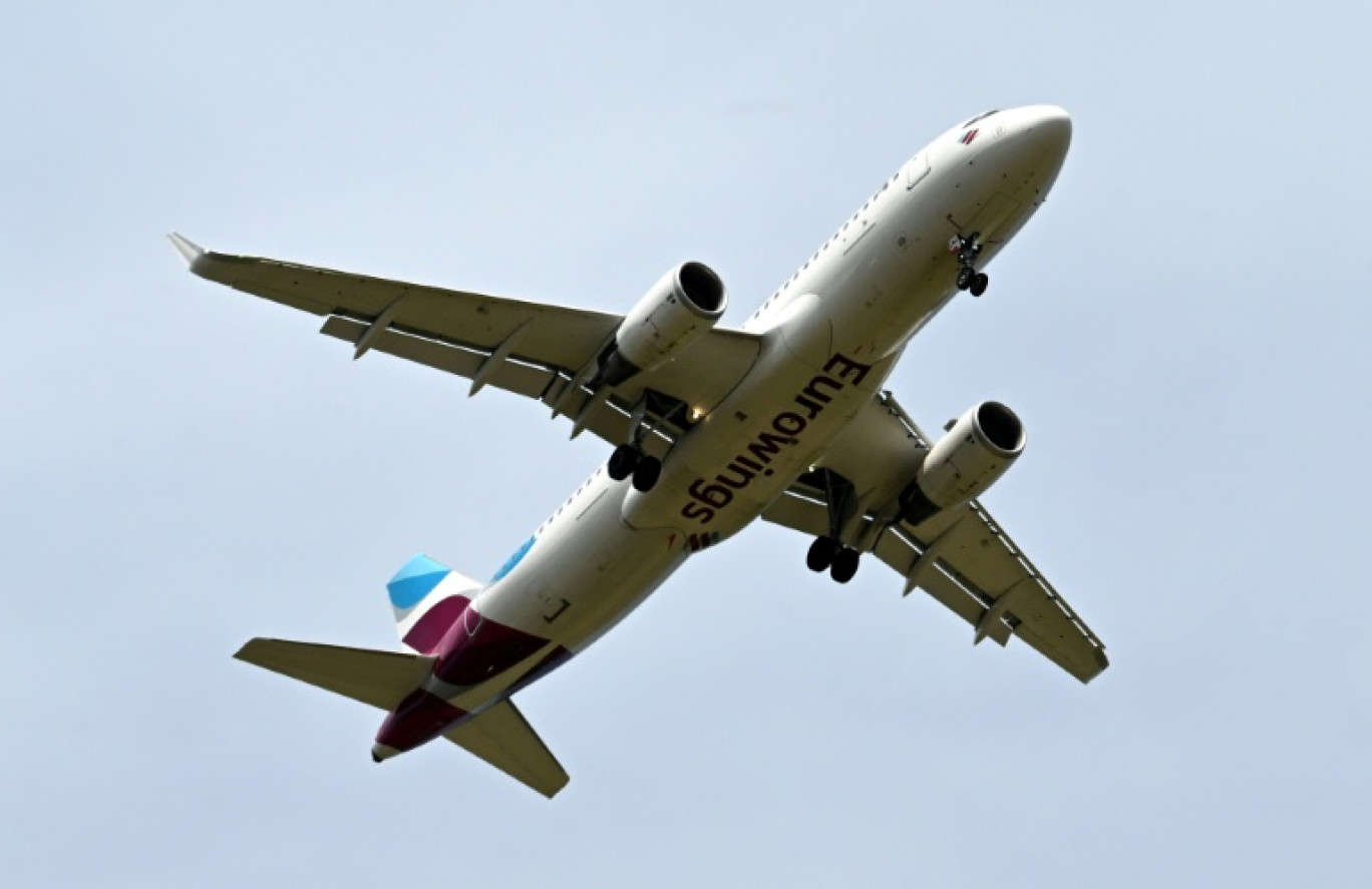 Un avion Airbus A320 de la compagnie aérienne Eurowings proche de l'aéroport Franz-Josef-Strauss de Munich, dans le sud de l'Allemagne, le 6 juillet 2023 © Christof STACHE