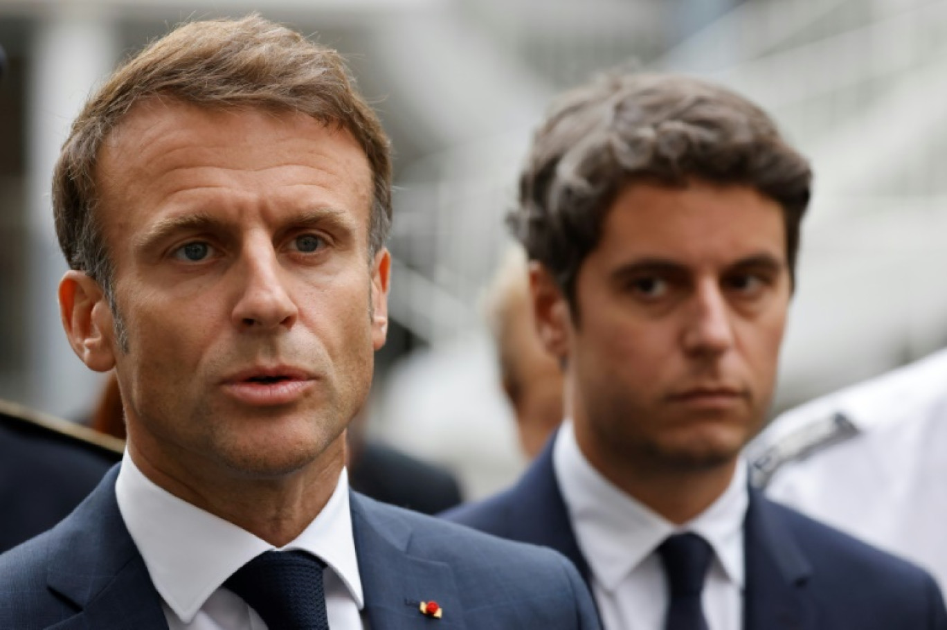 Le président Emmanuel Macron et le ministre de l'Education Gabriel Attal, le 13 octobre 2023 à Arras, dans le Pas-de-Calais © Ludovic MARIN