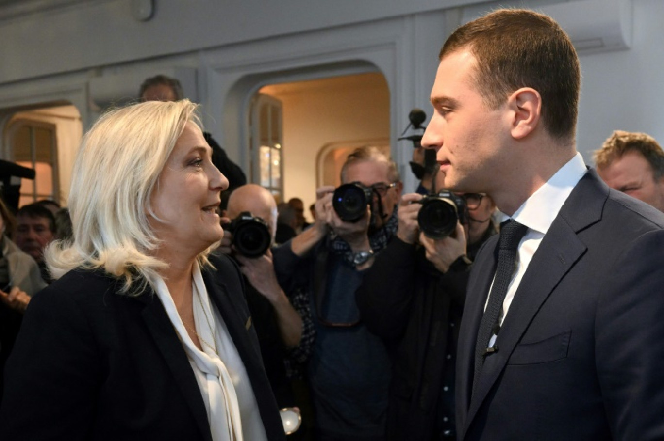 La cheffe de file du Rassemblement national, Marine Le Pen et le président du RN Jordan Bardella, le 10 janvier 2023 à Paris © Emmanuel DUNAND