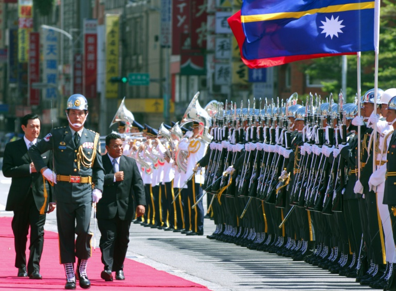 Le 5 août 2008, le président de Taiwan de l'époque, Ma Ying-jeou, recevrait le président de Nauru de l'époque, Marcus Stephen. Taiwan avait déployé le tapis rouge à Nauru, alors un des rares pays à reconnaître Taipei © SAM YEH